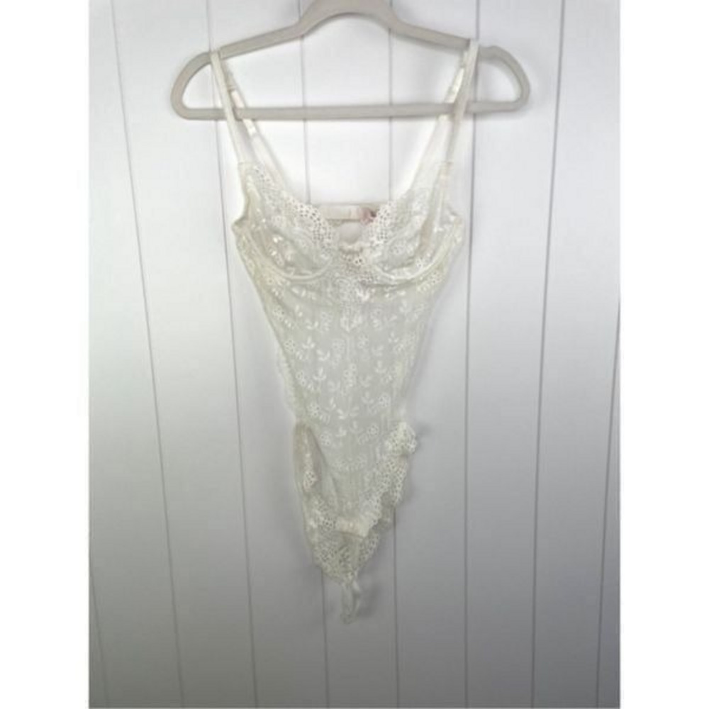 NWT‎ VS Bridal Lace Bodysuit Size 36B